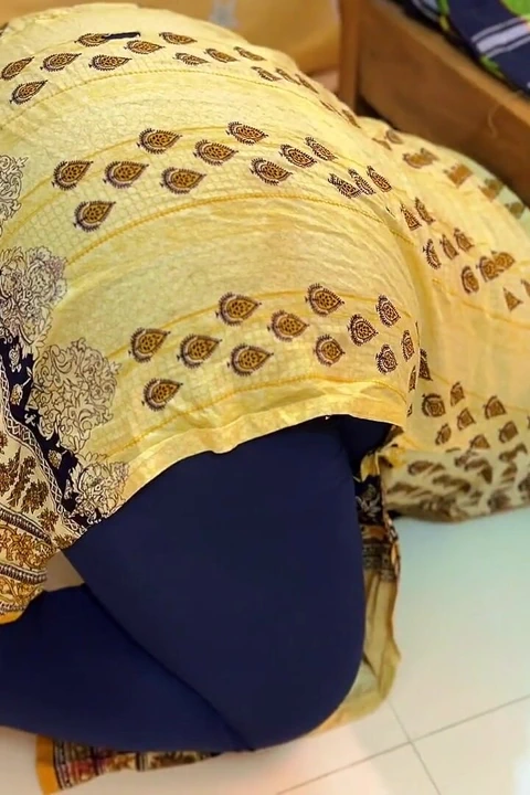 Arap ateşli hizmetçi sıkıştı: lütfen acele et ve büyük götümü sik sonra beni yatağın altından çıkar