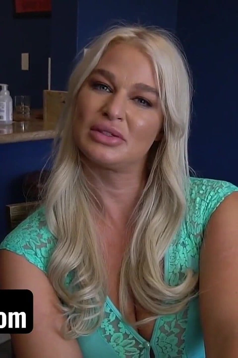 Üvey annemin London River'ı ile bir kadının amını şampiyon gibi yalamayı öğreniyorum - pervmom