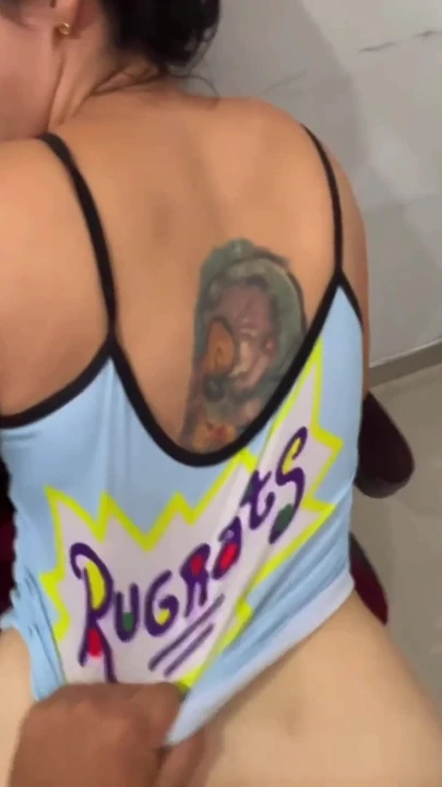 Я прерываю моего сводного брата в его учебе, чтобы пососать его член