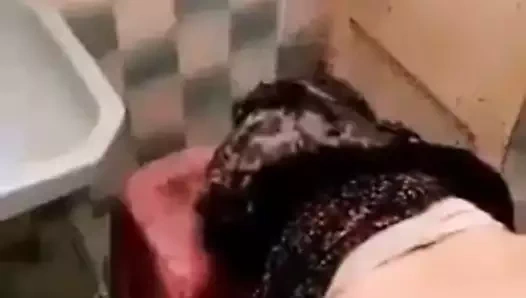 Müslüman adam tesettürlü Türk sürtüğü sikiyor