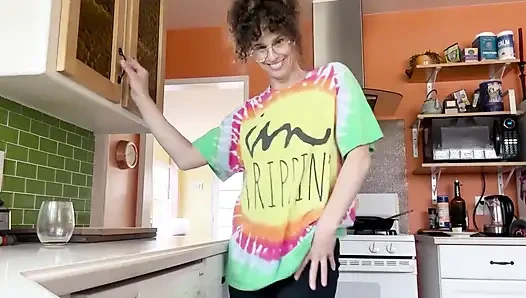 Muhafazakar kadın hippiye dönüşüyor! Bu biraz yüksek kalite performans burada.. Sadece izle!