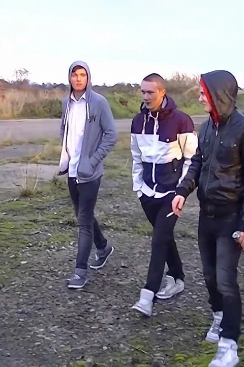 Dondurma kamyonunda sikişiyor
