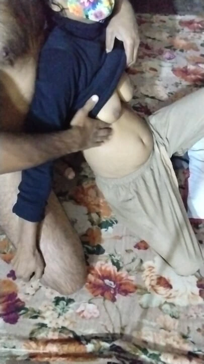 Üvey rother evde Saba üvey kız kardeşiyle sikişiyor