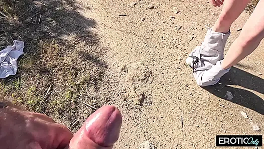 Alman edepsiz sürtük tatilde yabancıyla sikişiyor!