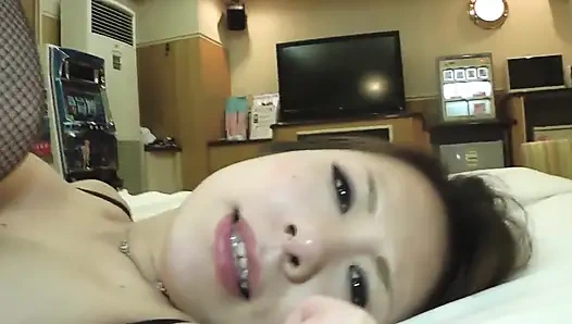 Orient hizmetçiler sahne-2 büyük memeli esmer Asyalı miharu kai iç çamaşırlı yüzüne boşalıyor