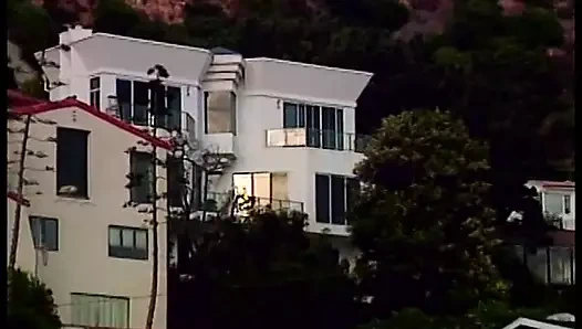 Mükemmel vücutlu sarışın bomba sıkı amının içine bir yarak sıkıyor