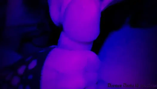 Ateşli evli kadın Hitachi wand ile amını ve klitorisini havalıyor ve o yarağa biniyor