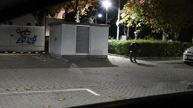 Çoraplı otoparkta dildomu sikiyorum