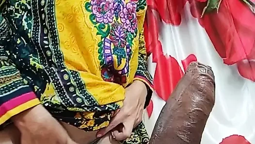 Sürtük evli kadın ben mastürbasyon yaparken poz veriyorum