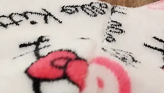 18 yaşındaki kız şeftalisini sikiyor