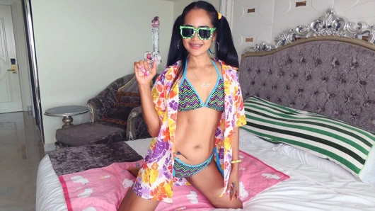 Mükemmel götlü Taylandlı kız arkadaşı Lily Koh ile Songkran seks