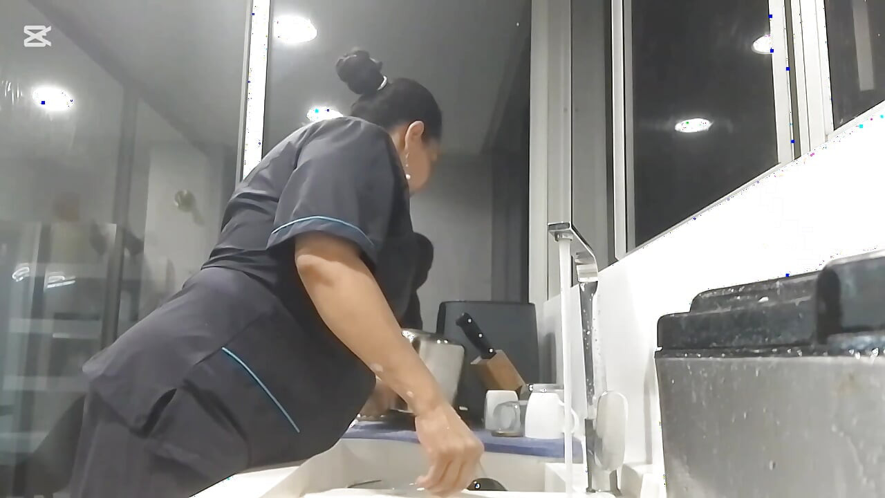 Colombian milf with a big ass is so horny that she ends up masturbating in the office bathroom.