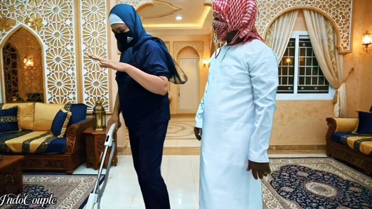 Muslim Hijab Enak bos Perawan Bandung pengen aku nyepong kontol kecil pembantu rumah tangga di Saudi