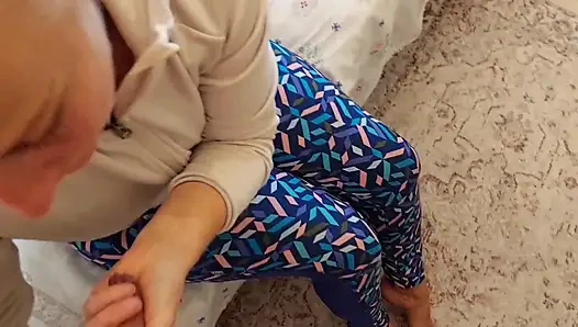 Amatör Sarışın Olgun Evli Kadın Giyinik Sakso Yutuyor