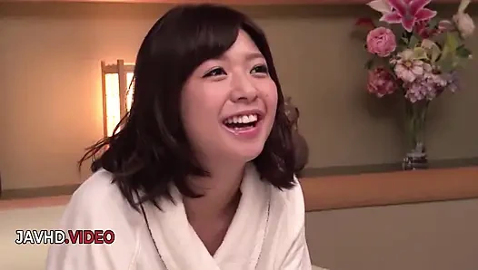 Wakaba Onoue tombul doğal göğüsleriyle sert Asyalı seks için can atıyor