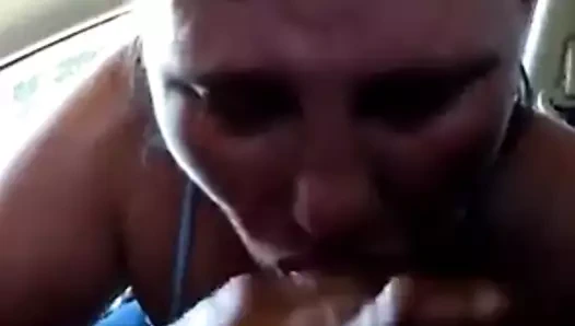 Beyaz kız her son damlayı alır