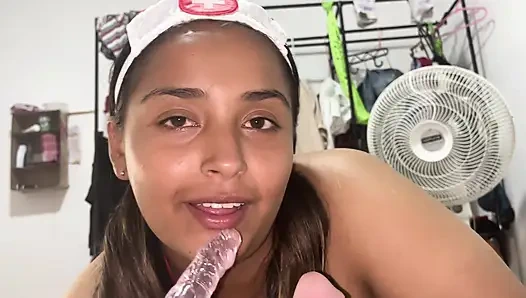 Azgın hemşire en sevdiği hastanın yarağına biniyor - İspanyolca porno