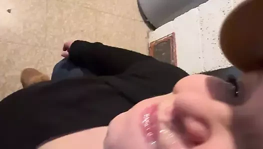 Jaylee yüze boşalmasını alıyor