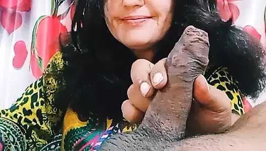 Utangaç hatun ateşli ırklararası seks videosunda yalıyor