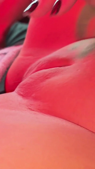 The plump big pussycat loves being spanked | Clip 2