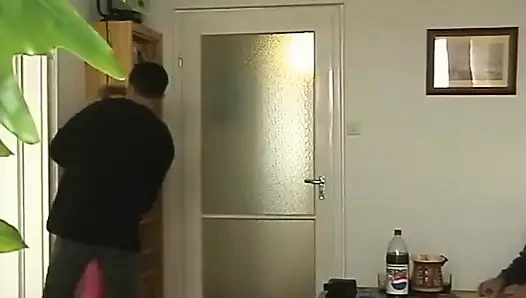 Vahşi Sarışın Sert Grup Seks Yapıyor Ve Azgın Esmer Dildoyla Mastürbasyon Yapıyor