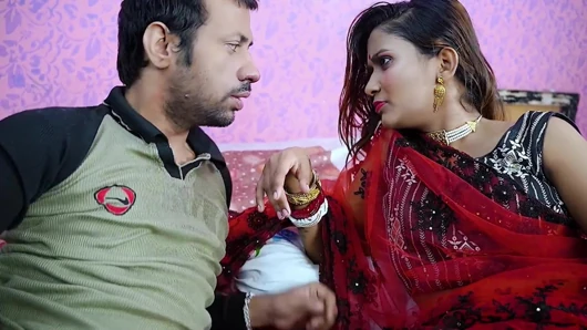 Wife ki friend ko pahle seduce kiya phir bed par patak ke chod diya