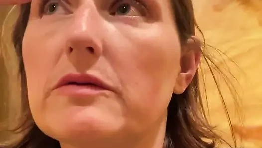 20 dakikalık bir yürüyüşte otelime geri dönmek ve plastik bardakta işemek için kesinlikle çaresizken sohbet edin