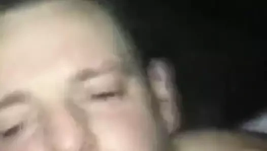 bf'nin yüzünde kedi parmaklama