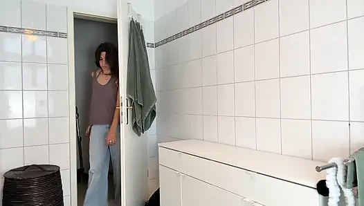 İlk solo videom - evde yalnızım, bu yüzden kendimi boşalttım ve duşta siktim
