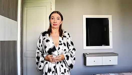 Olgun büyük memeli futanari üvey oğlu için sırrını ortaya çıkarıyor