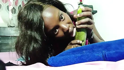 Alexa'nın büyük veggie oral seks oyuncağı - büyük ağız dolusu yeşil