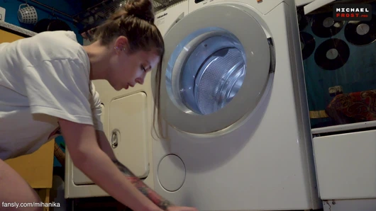 Yardım et, üvey kardeşim! sıkıştım!