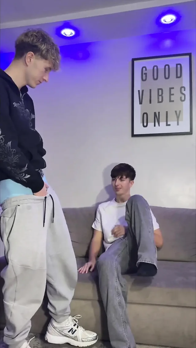 Twinks birbirlerini emiyor