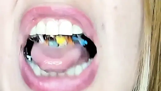 Endoskopi!! Giantess aynı anda 25 üyeyi yuttu