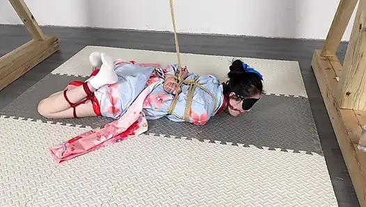 Güneşli bir günde kimono giymenin doruk versiyonu