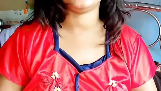 Hintli yenge üvey kız kardeş ve üvey erkek kardeş sert sert sikiş domaltarak sikişiyor