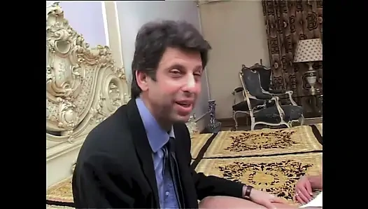 Schicchi, Jennifer'ı Yönlendiriyor Ve Jennifer Onu Kıçından Yakalıyor