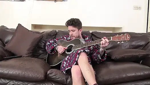 Büyük göğüslü Tara Spades ve Luke Hotrod harika evde seks yapıyor