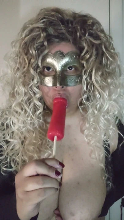 Kitty Rosario yarrak lolipop emiyor | Bölüm 1