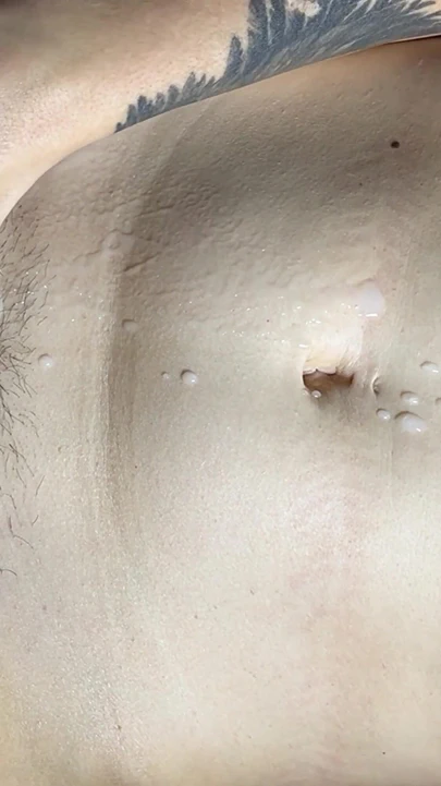 Üvey anne-orta yaşlı seksi kadının kıllı amcık ve boşalma ile yakın çekim sikişi