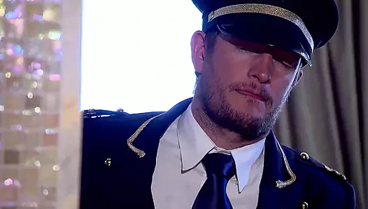 Seksi sarışın milf büyük bir büyük horoz sürmek!