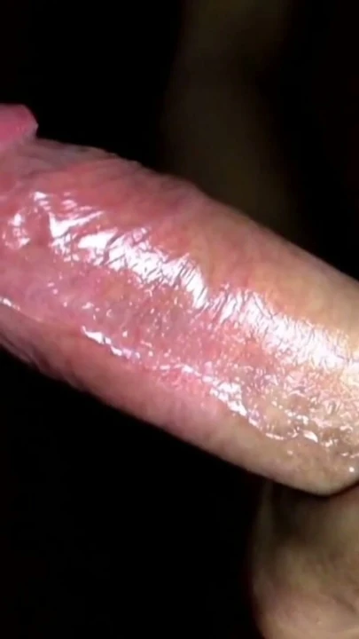 Penisin çok seksi nazik masajı ve yakın çekim yağlama akışları | Klip 2