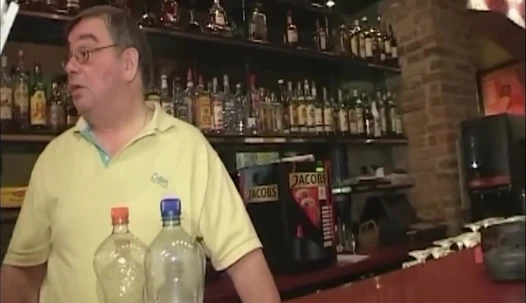 Esmer kadın sert sikiliyor ve oral ve derin parmaklıyor