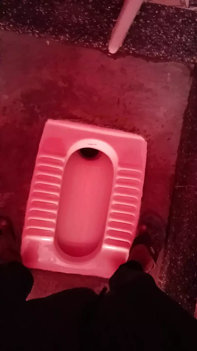 Genç oğlan yarağını tıraş etti