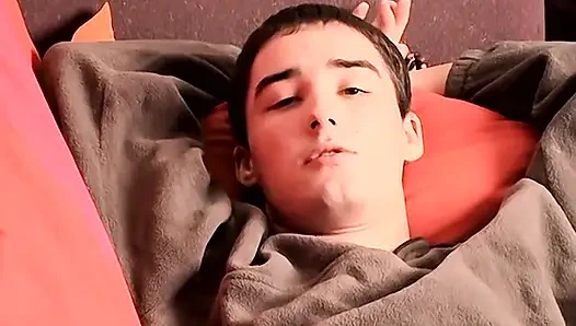 Thug Boy Dustin kanepede