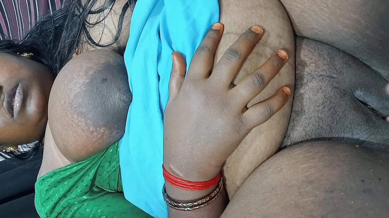 Tamil evli kadın misyoner ateşli ifadesinde anal parmak ve sert amcık sikişmeyi denedi