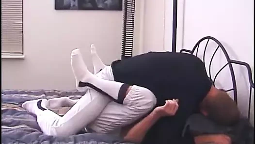 Azgın koç sert yarağını oyuncuların sıkı göt deliğine sokuyor