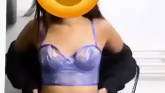 Youtubeuse iç giyimde şov yaptı