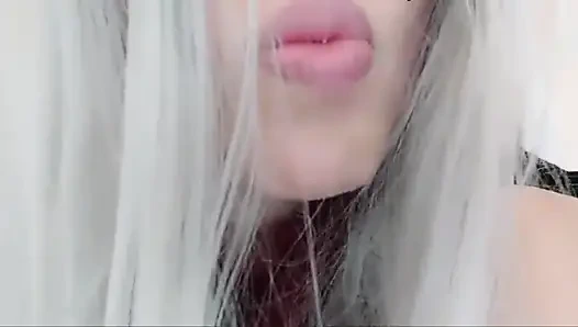 Üvey! Yatağımdayken bana bakmayı bırak