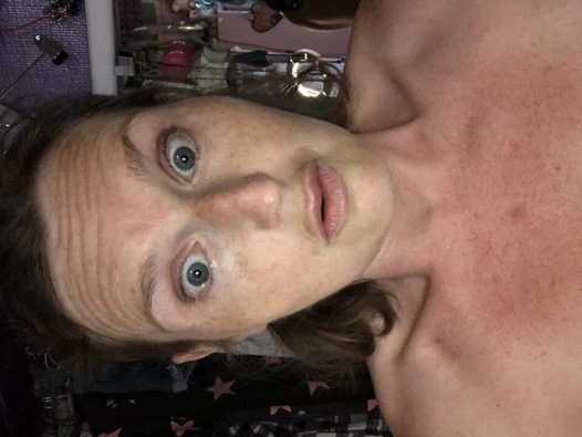 Eminim sürtünüyor olduğum şey senin kreman olsun isterdin, ha?!